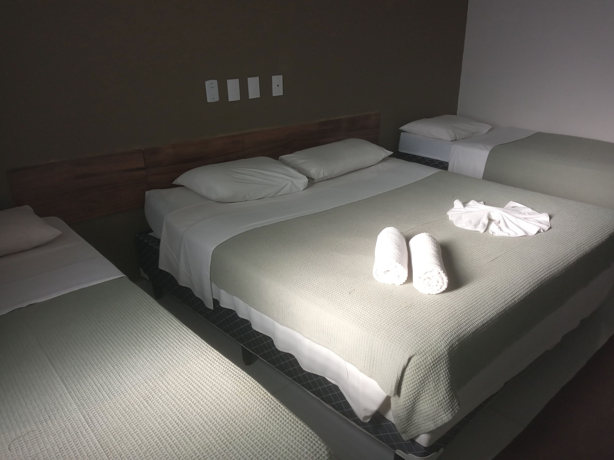 ROOM, QUADRUPLE
