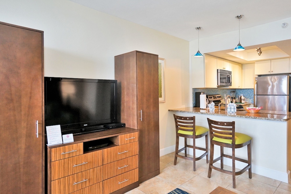 Hollywood Beach Tower 52/71