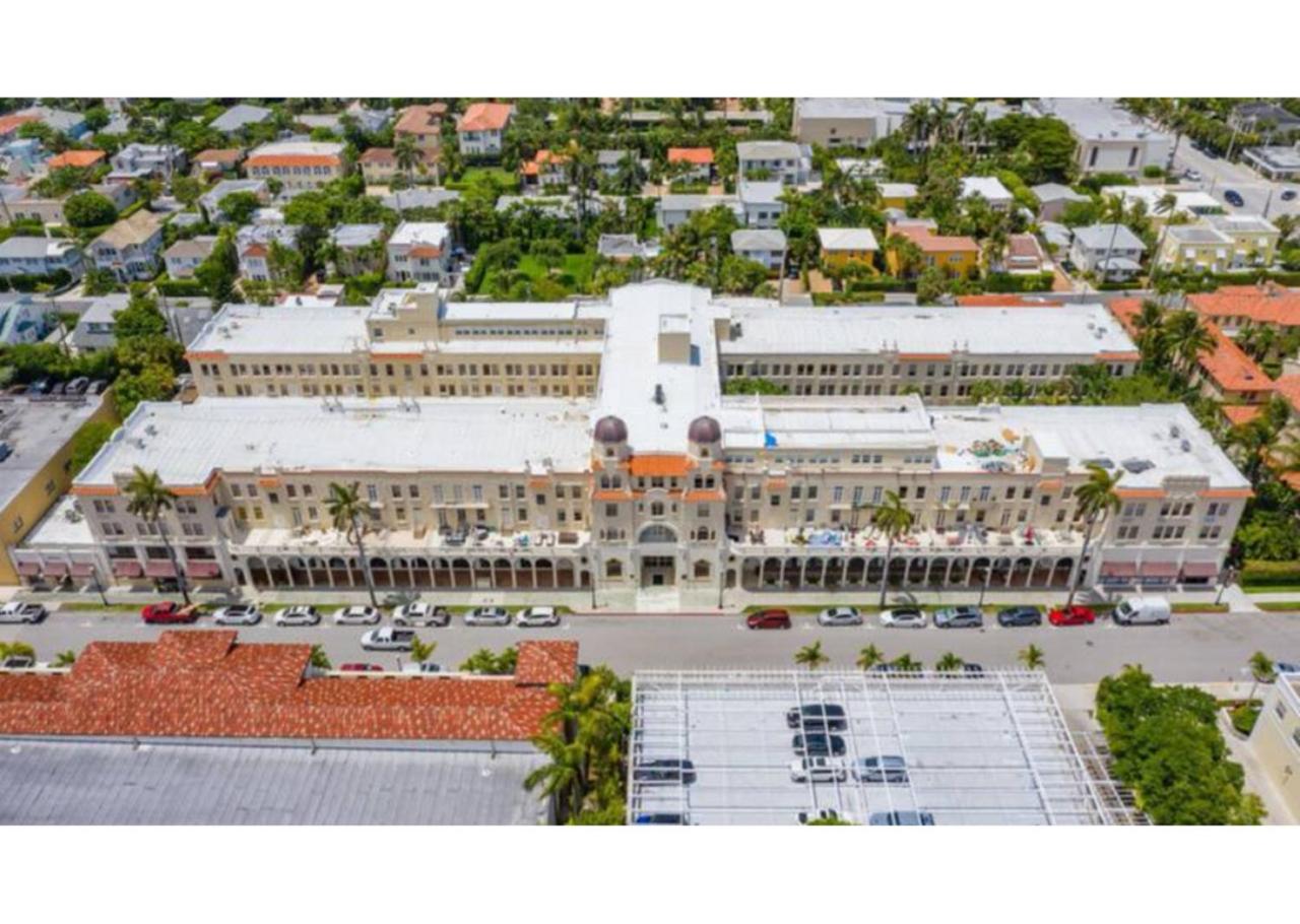 The Palm Beach Hotel 2/51
