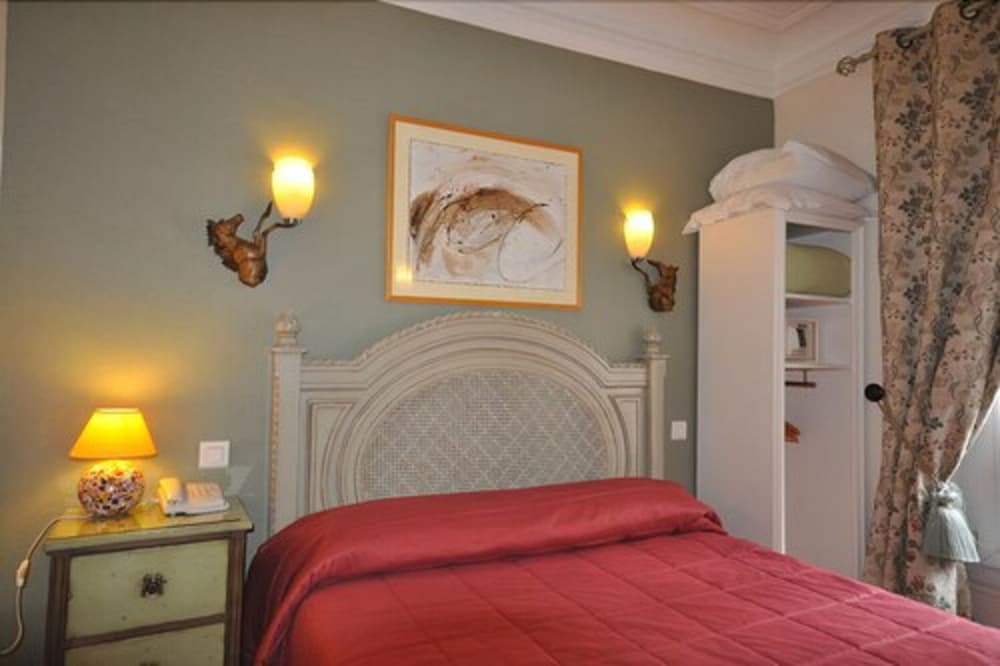 HOTEL DES BAINS 35/60