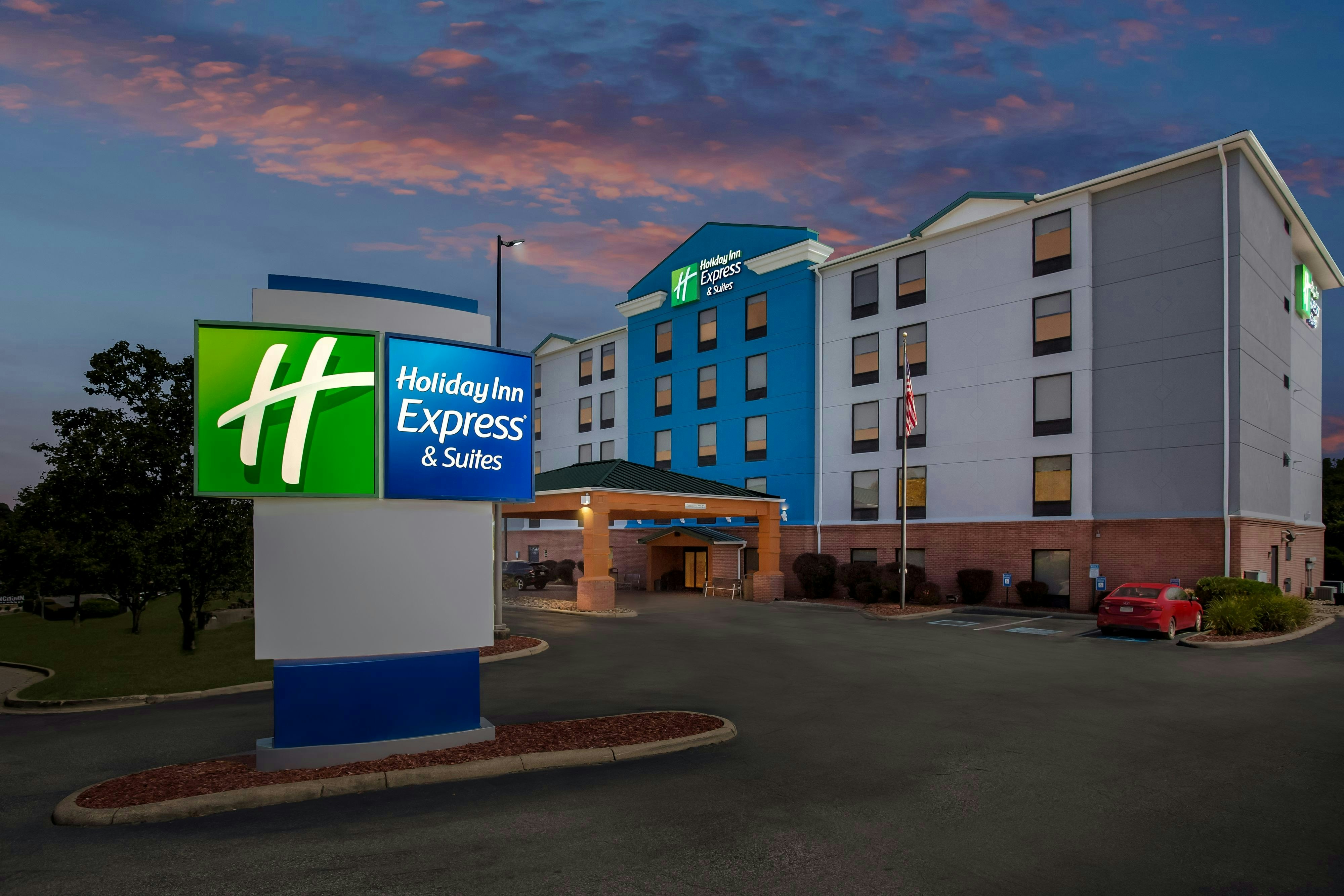 Holiday Inn Express Hotel And Suites Charleston Southridge 1/50