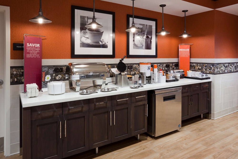 Hampton Inn Minneapolis Roseville 34/42
