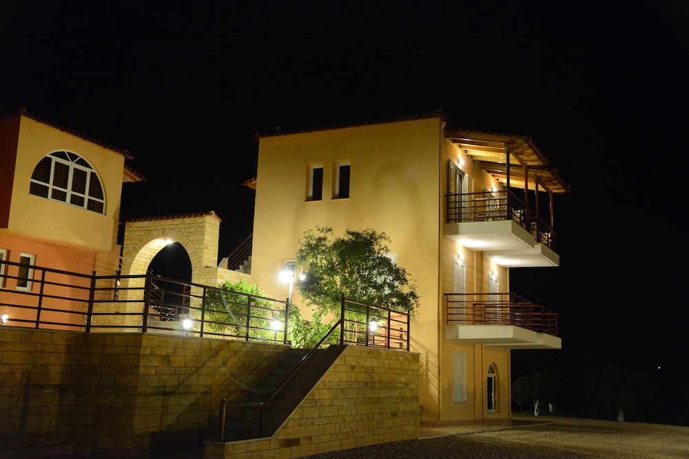 Marias Filoxenia Suites 1/50
