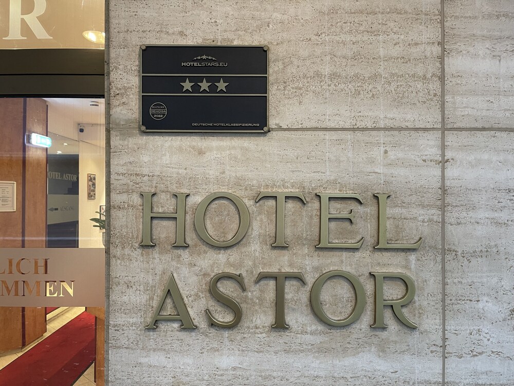 Astor Hotel 1/35