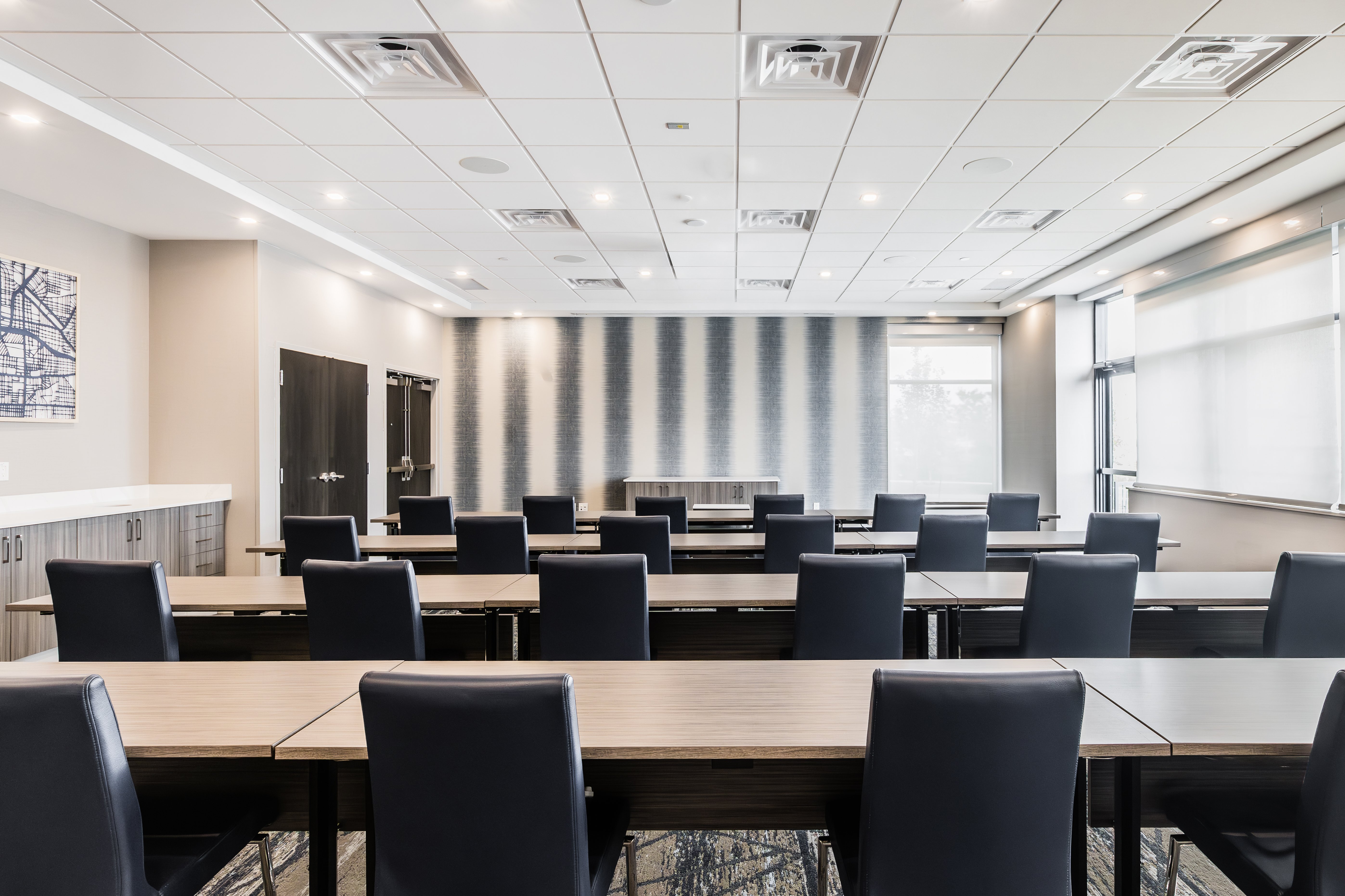 Holiday Inn Express & Suites Toronto Airport South 42/50