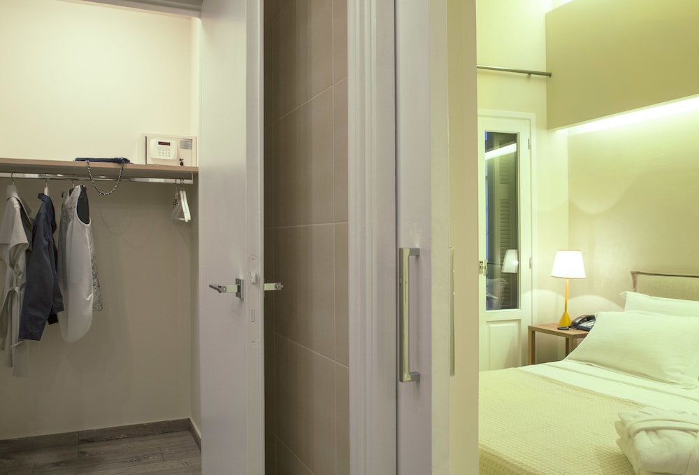 Athena Hotel 17/64