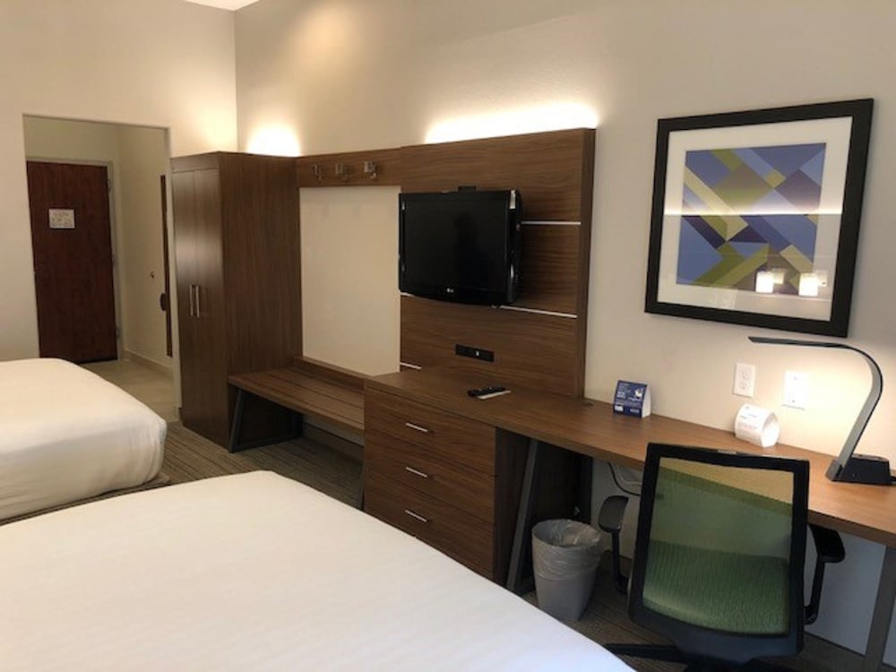 Holiday Inn Express and Suites Rio Grande City 25/59