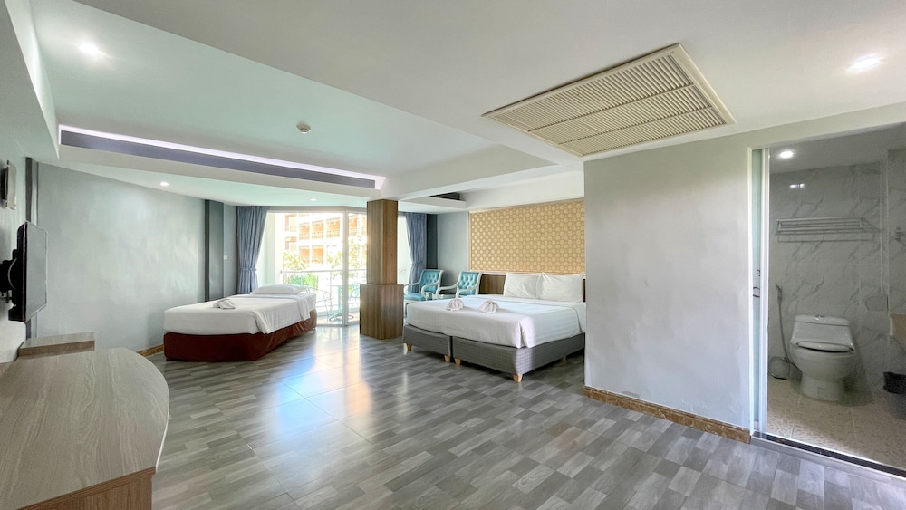 Dragon Beach Resort 30/55