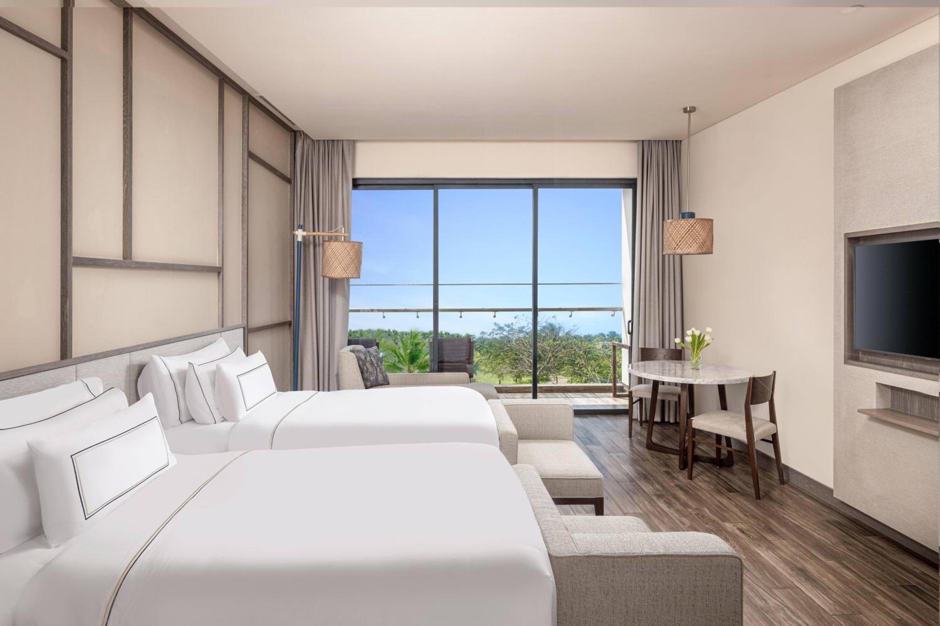 غرفة ديلوكس بسرير مزدوج أو سريرين منفصلين بإطلالة على الحديقة بشرفة، Melia Ho Tram Beach Resort 2/4