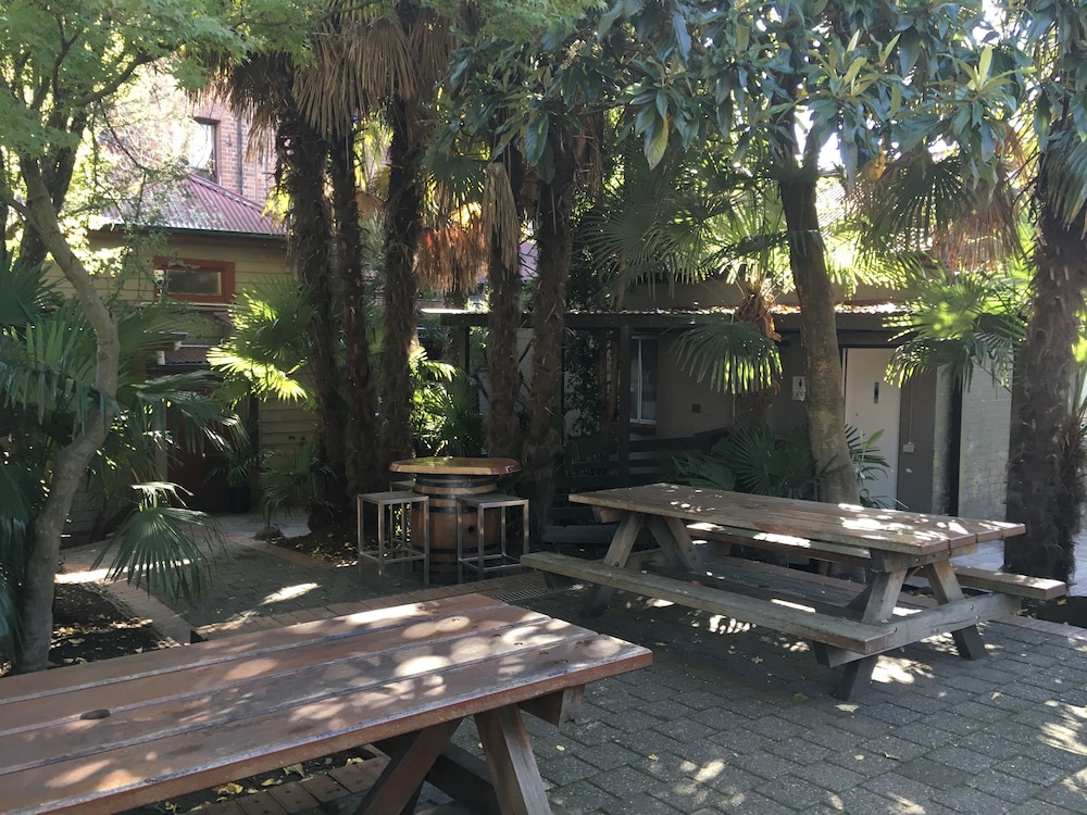 The Grand Hotel Healesville 44/47