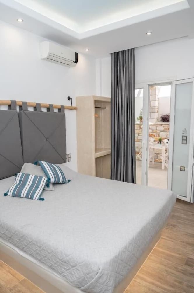 DELUXE, DOUBLE BED