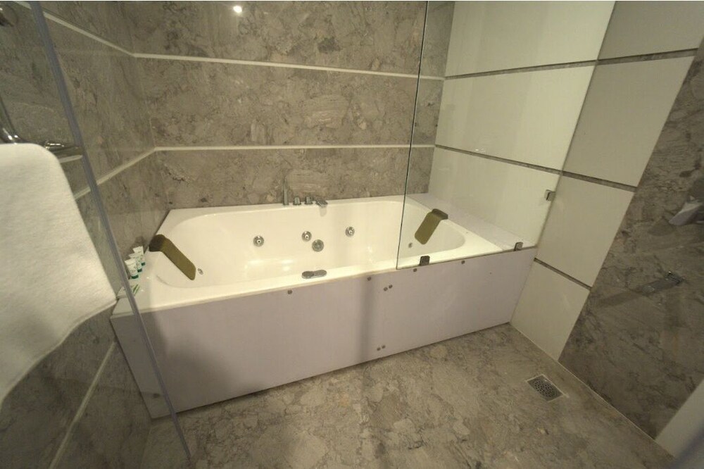 Hotel Jsr Continental 48/50