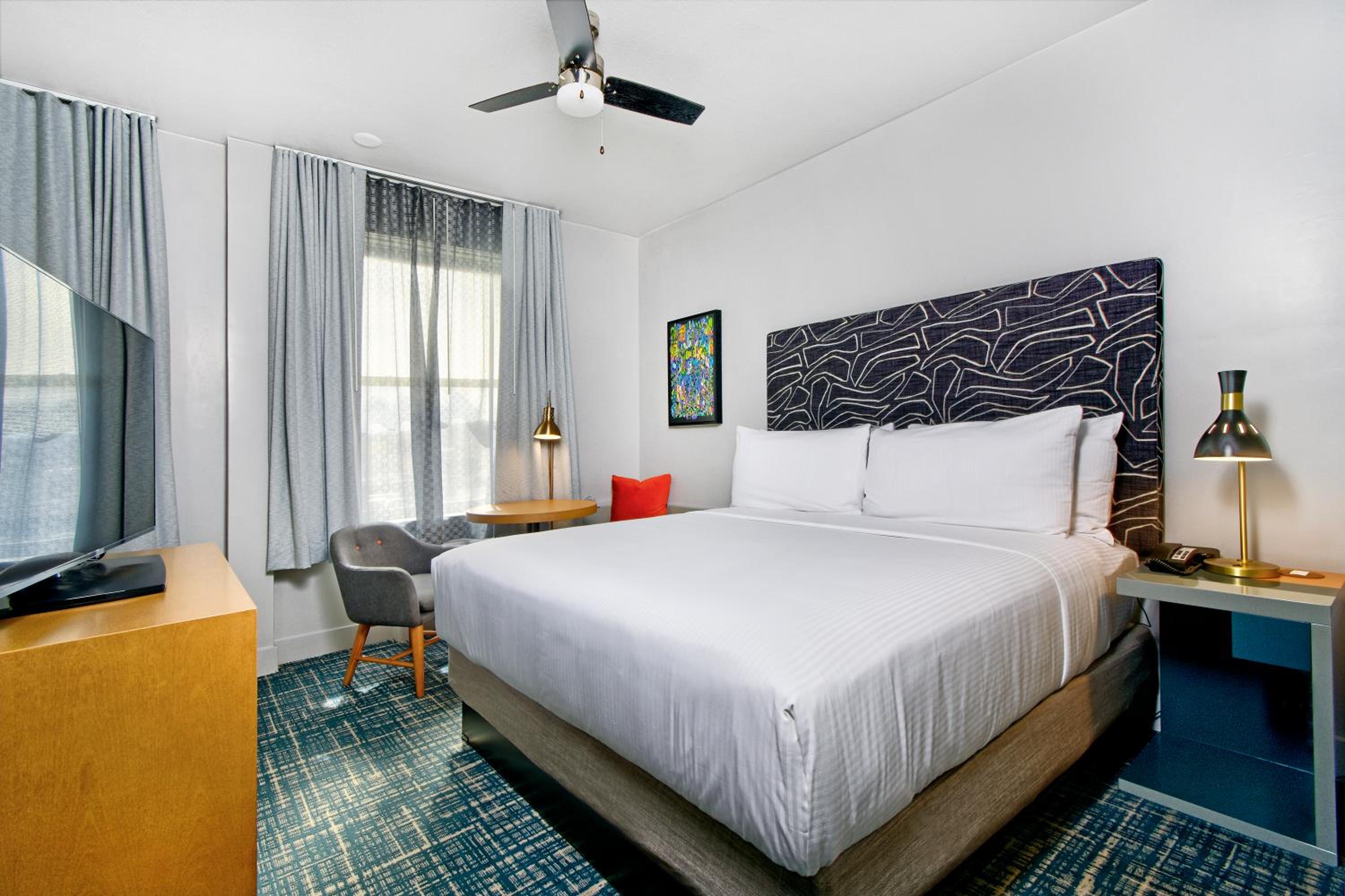 Deluxe, Queen Bed