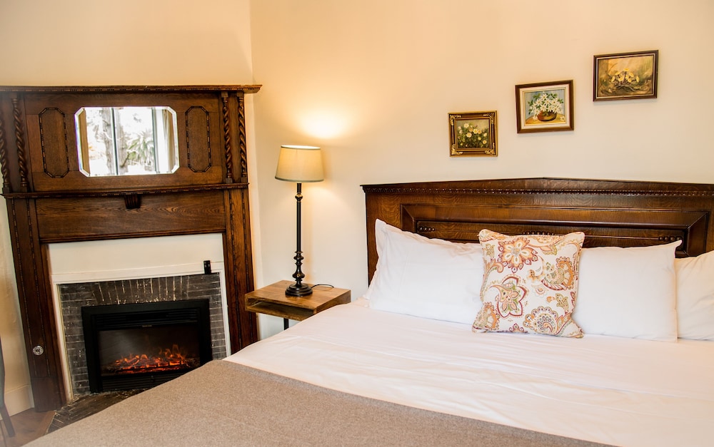 Cedar Gables Inn 27/68