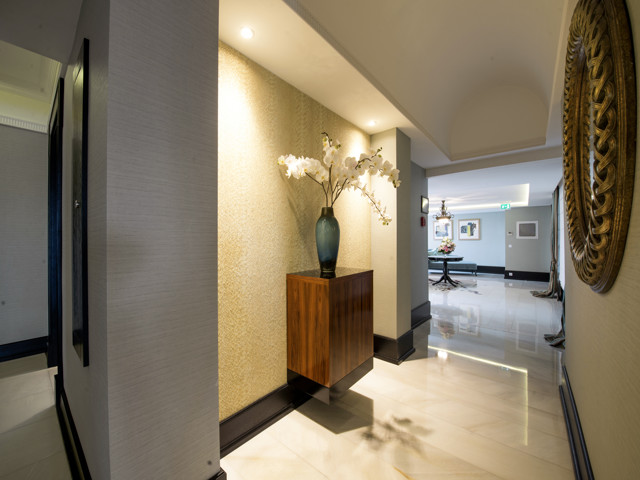 Lobby at Robinson Nobilis, SERIK
