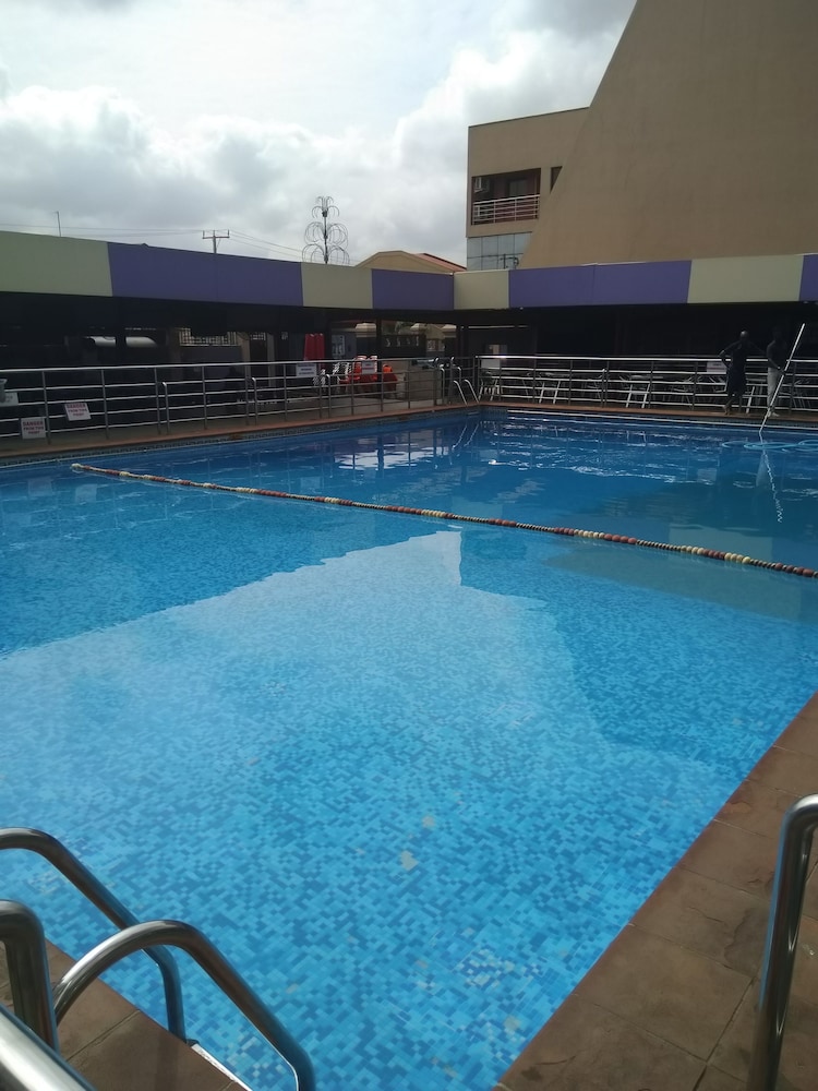 HAVANNAH SUITES 10/17