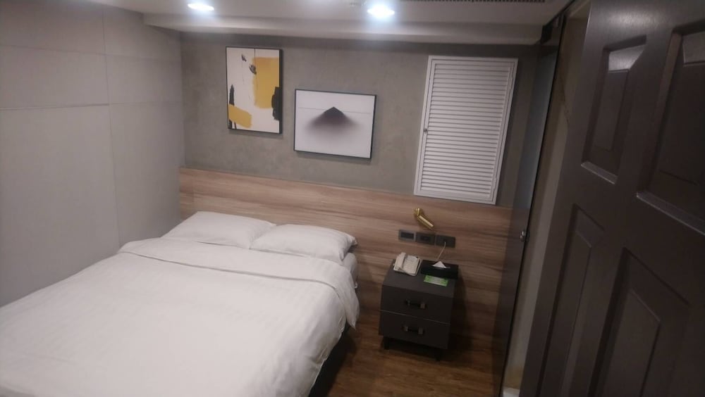Rf Hotel 27/74