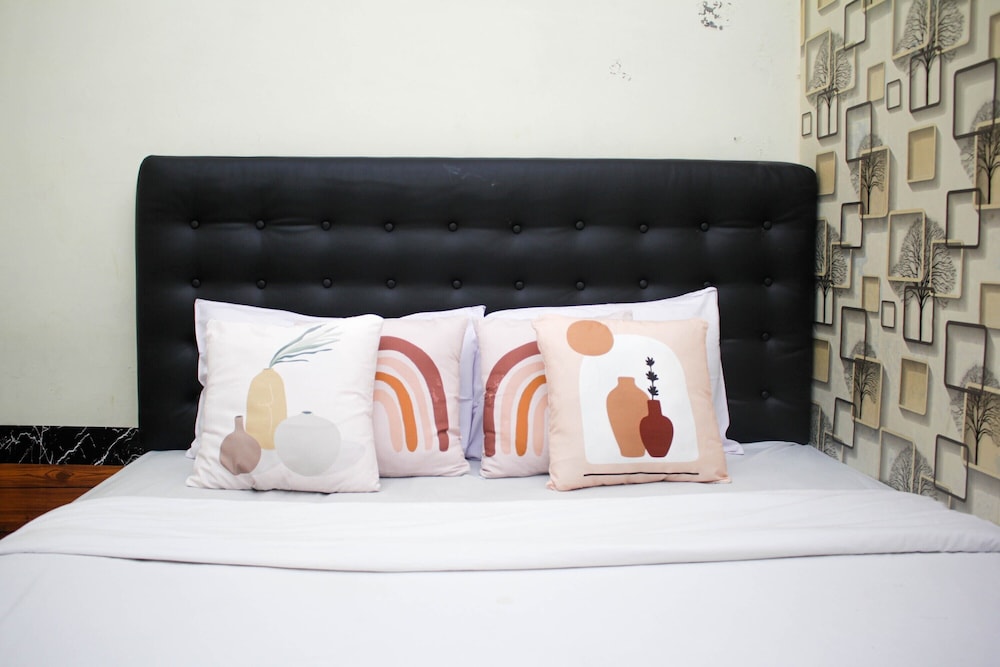 Super OYO Capital O 2258 Santana Syariah Guest House 25/41