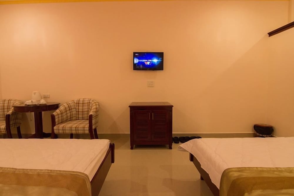 Nhat Ha Hotel 10/21