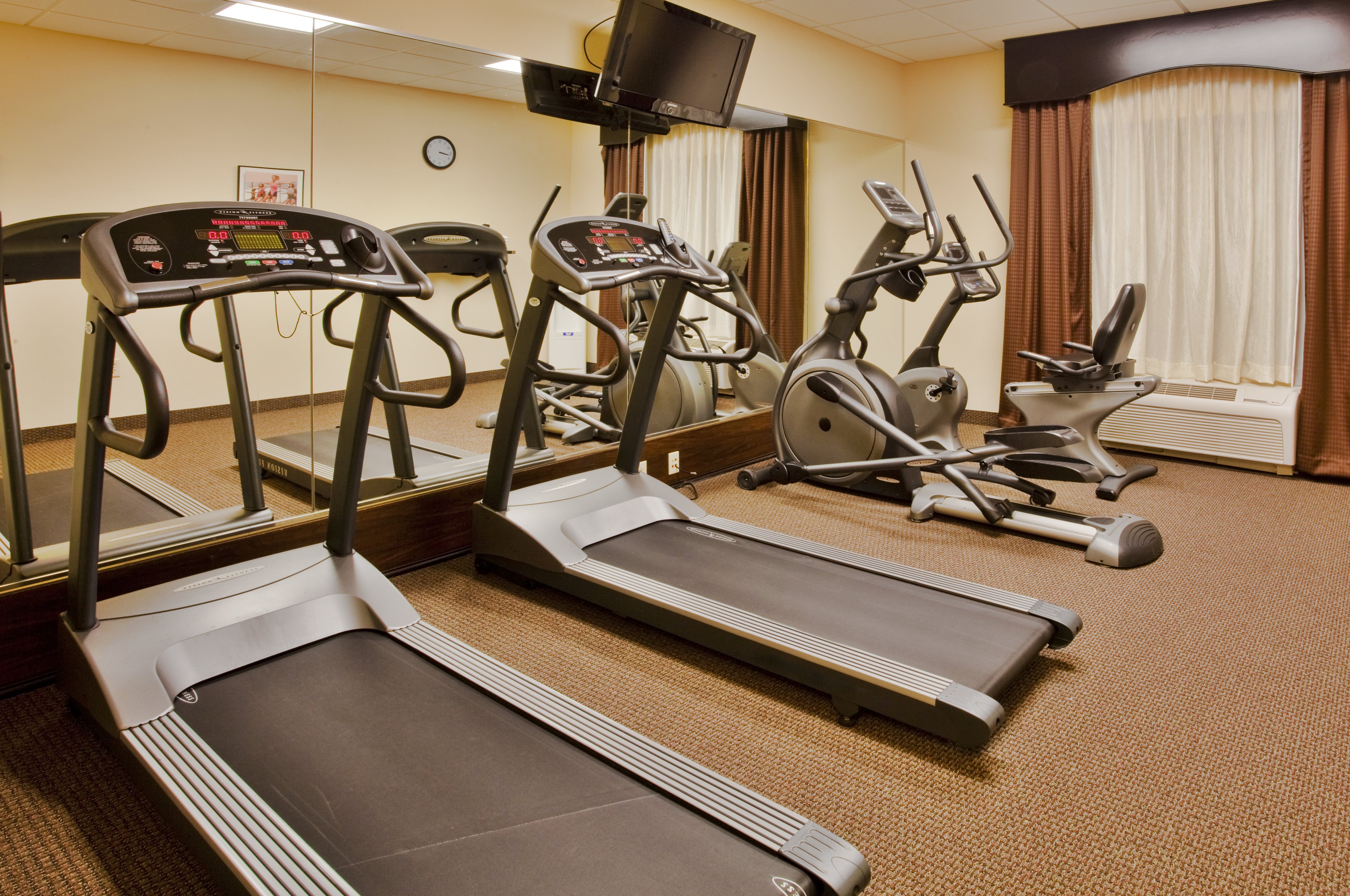 Holiday Inn Express and Suites Orlando - International Drive 46/79