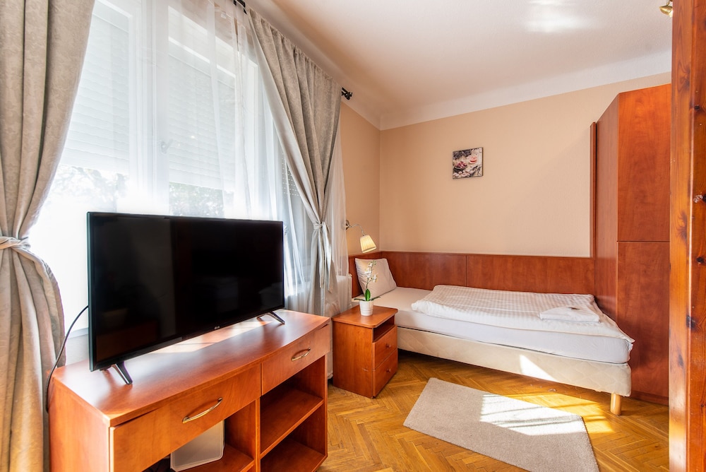 KORONA PENSION 28/71