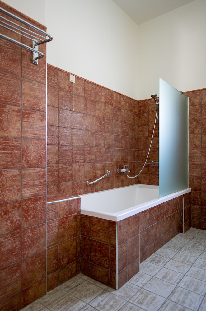 KRINOS SUITES HOTEL 48/50