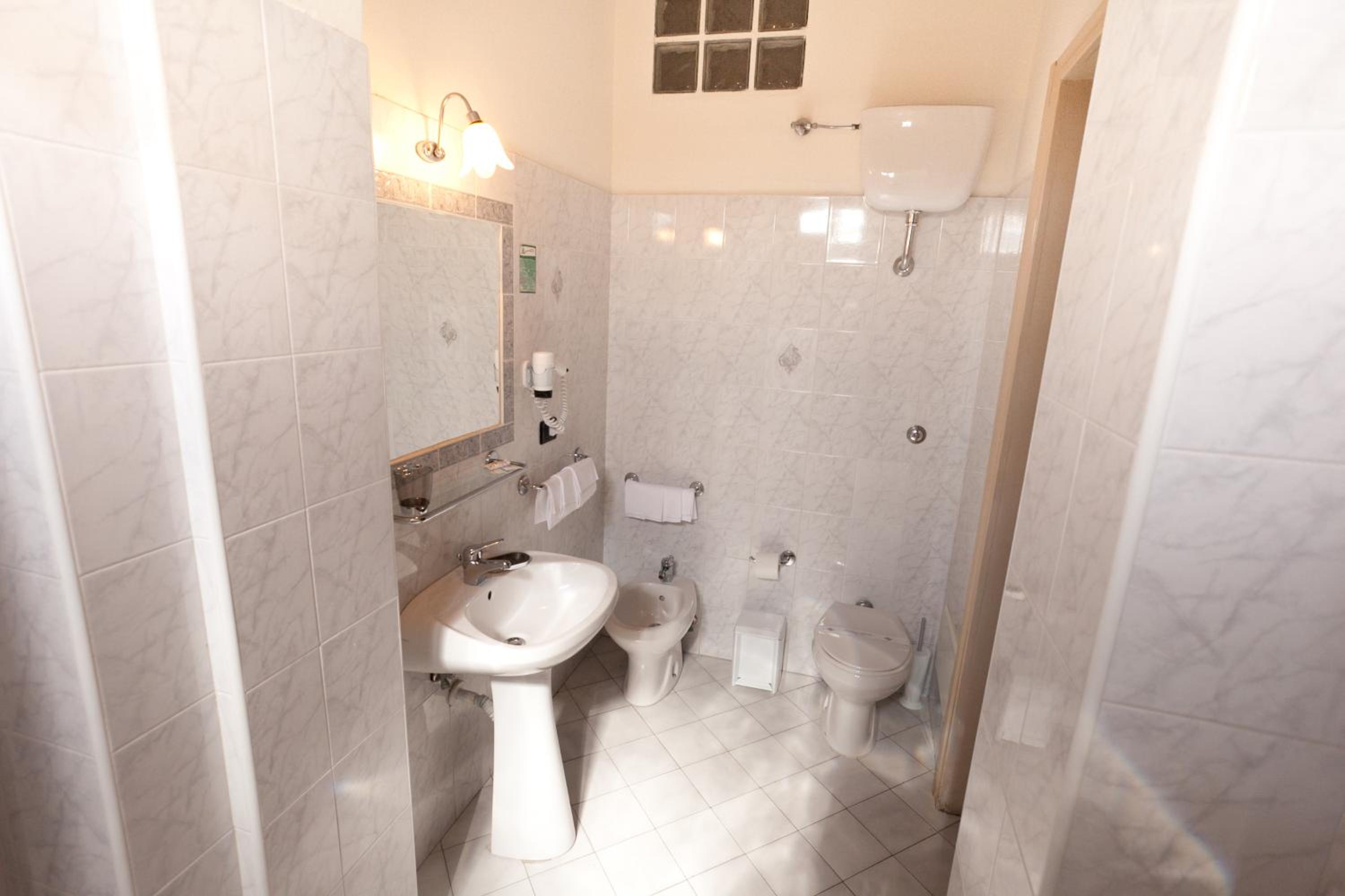 غرفة ثلاثية، Lungomare Hotel 8/8