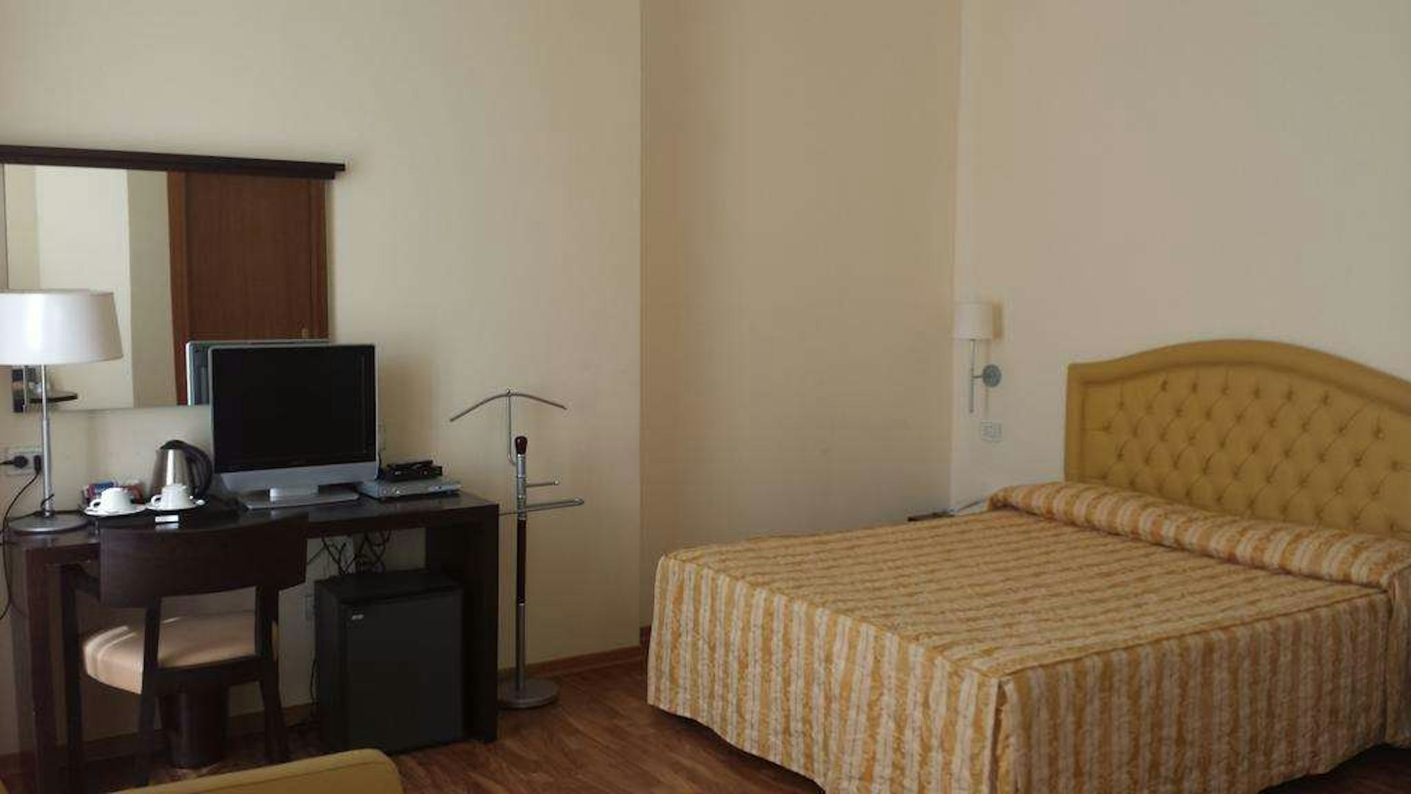 Hotel Due Colonne 57/71