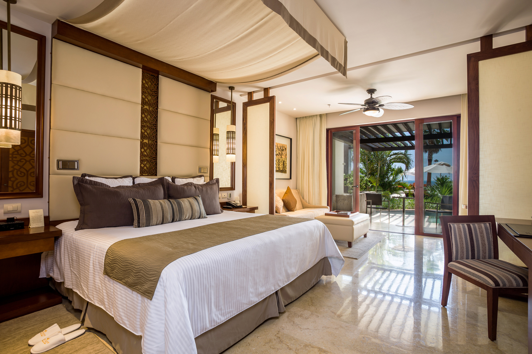 Preferred Club, Master, King Bed, Ocean Front, Private Pool