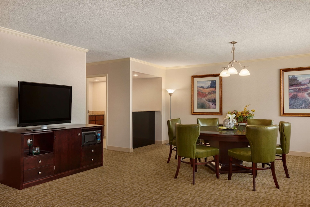 Hilton Fort Wayne At The Grand Wayne Convention Center 57/72