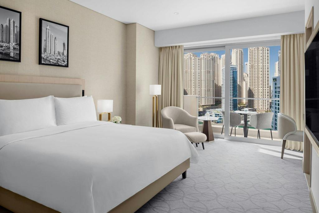 Guest Room, Executive, King Bed, City View, Balcony, Club Floor