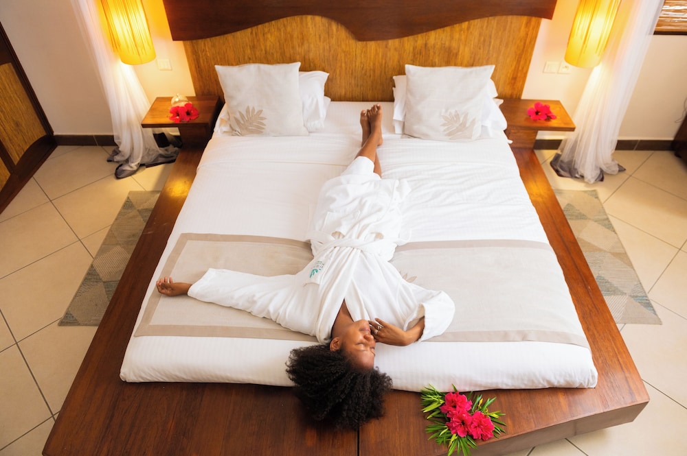 غرفة سوبيريور بسرير كينج بإطلالة على البحر بشرفة، Mantis Soanambo hotel and Spa Sainte Marie 5/7