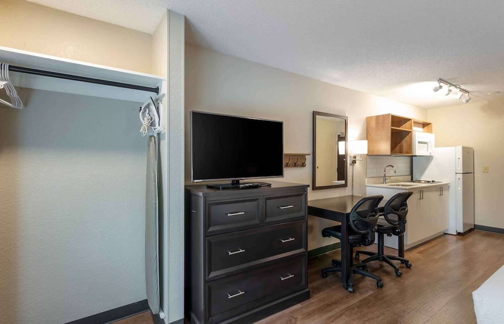 Extended Stay America Suites San Francisco San Mateo SFO 48/55