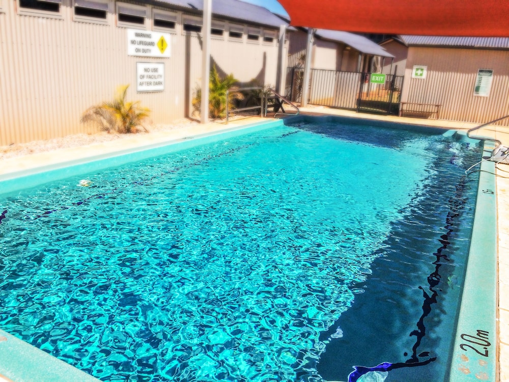 SPINIFEX HOTEL 32/39
