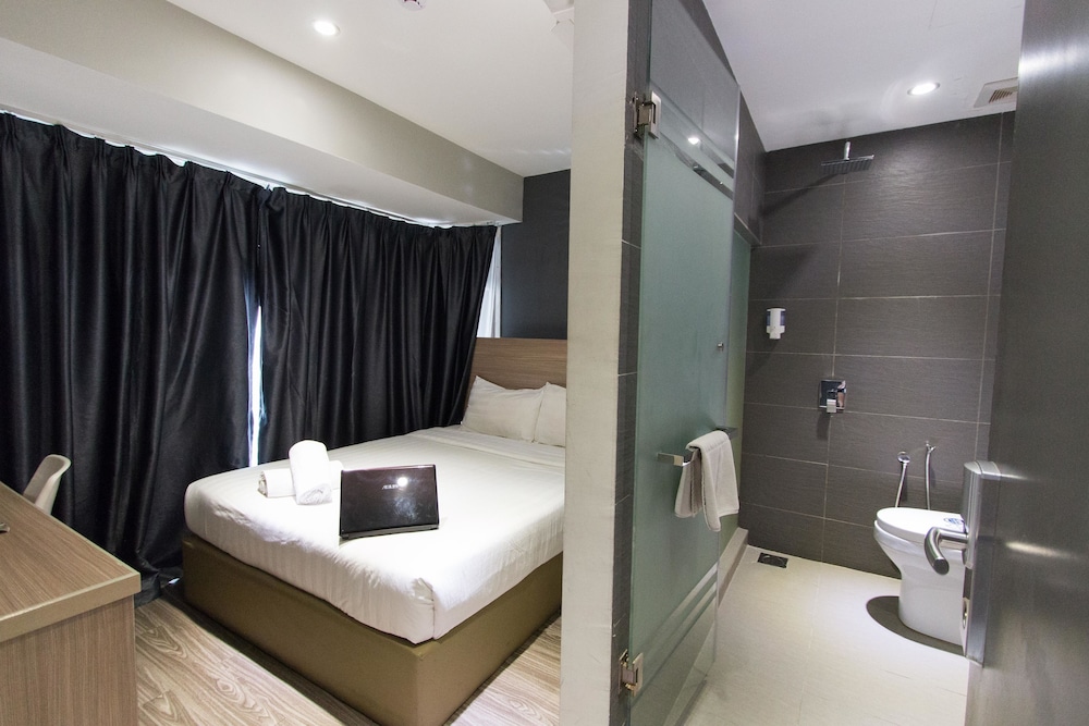Hotel 99 - Ss2 24/48