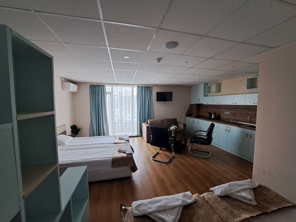 FAMILY, STUDIO, SUITE