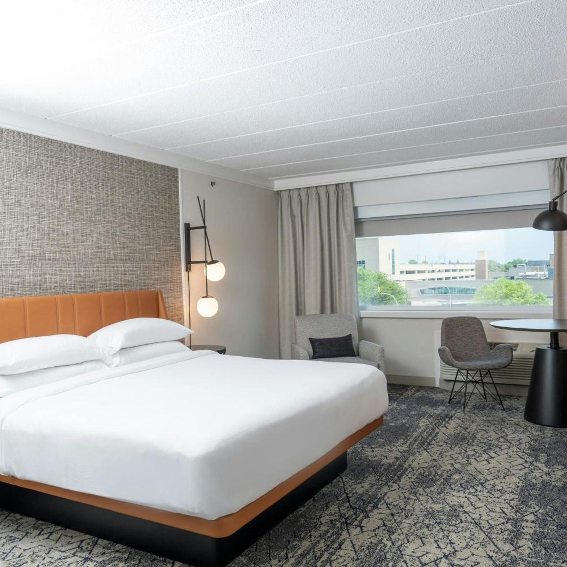 غرفة بسرير كينج، Sheraton Niagara Falls New York 2/16