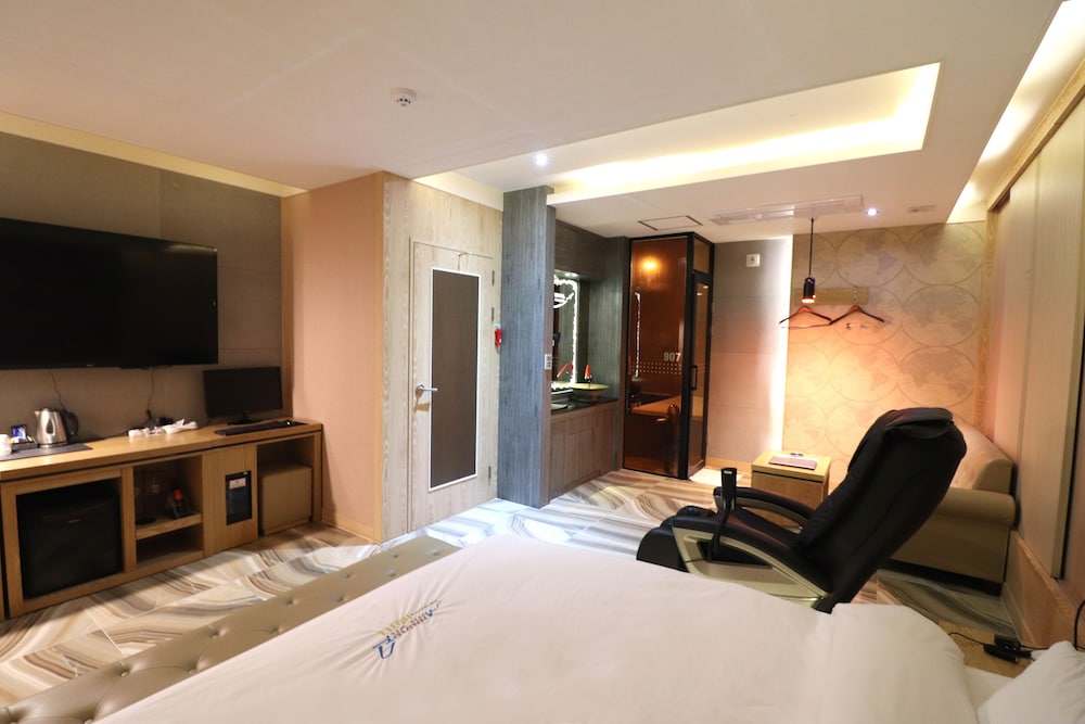 Airport Hotel 32/43