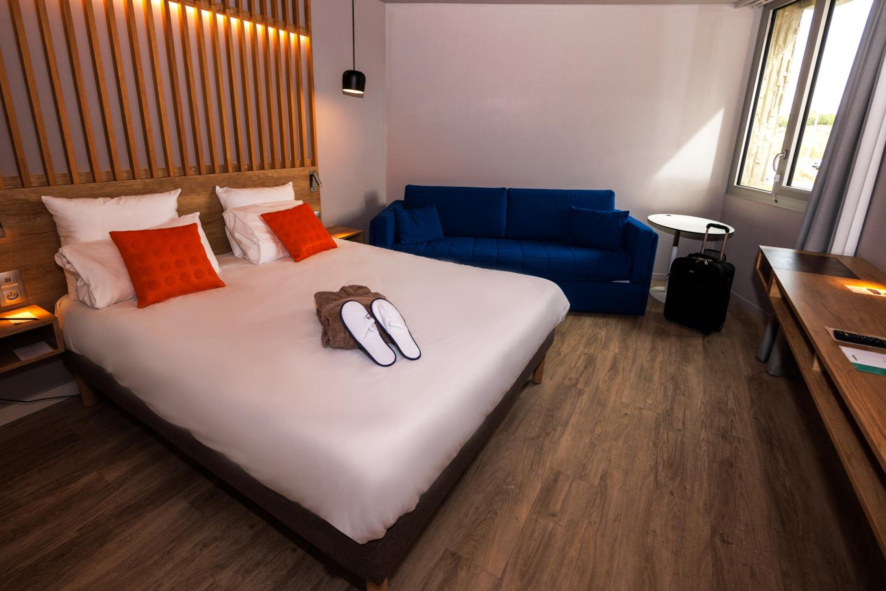Superior, Bunk Bed, Side View, Sofa