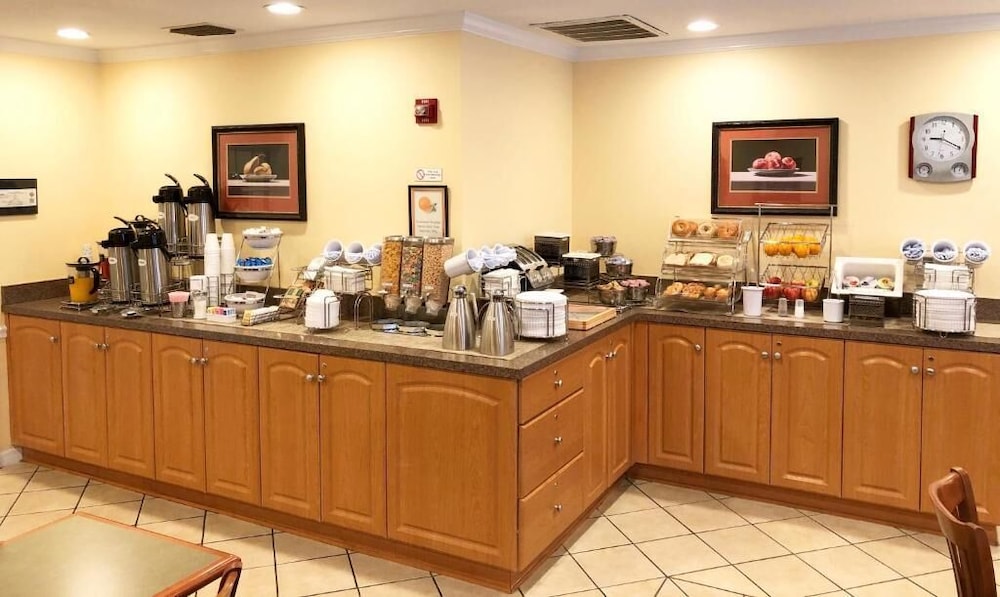 Roadstar Hotel Zephyrhills 33/45