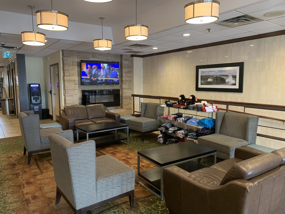 Ramada By Wyndham Niagara Falls By the River 26/47