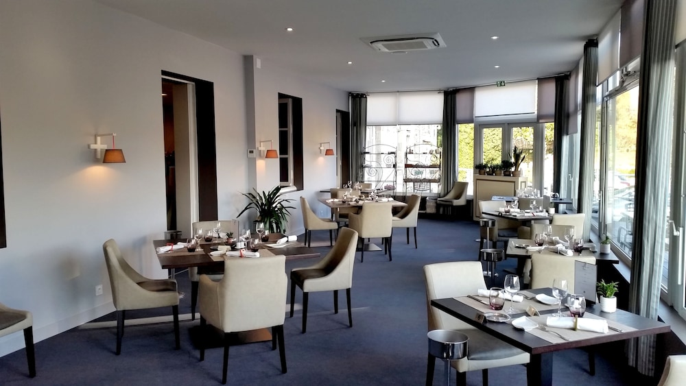 AU GRAND HOTEL 39/52