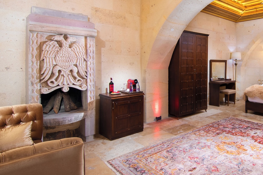 Pegasos Cave Suite 10/50