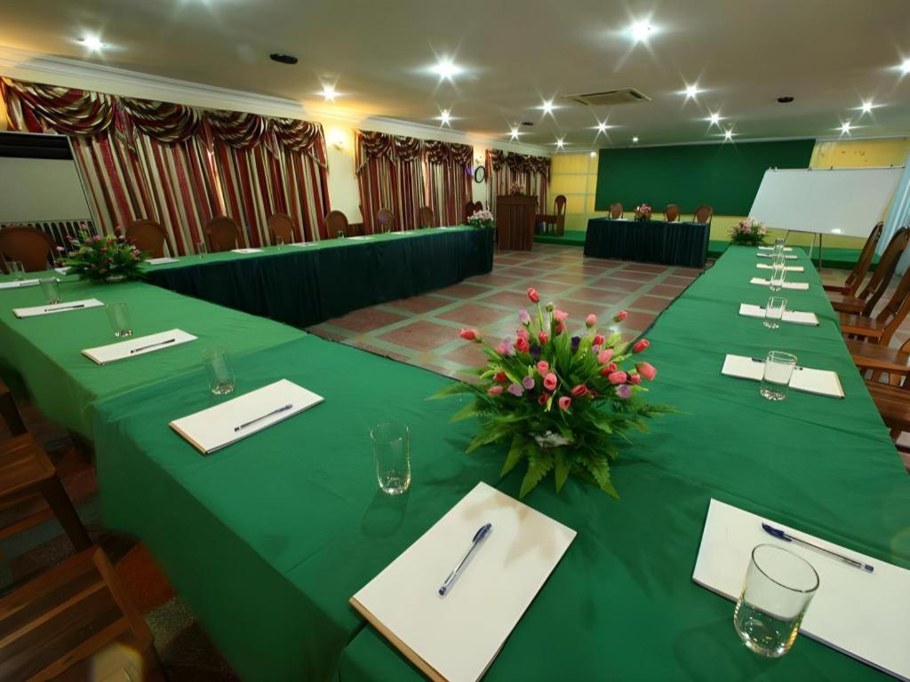 Lucky Star Hotel 19/26