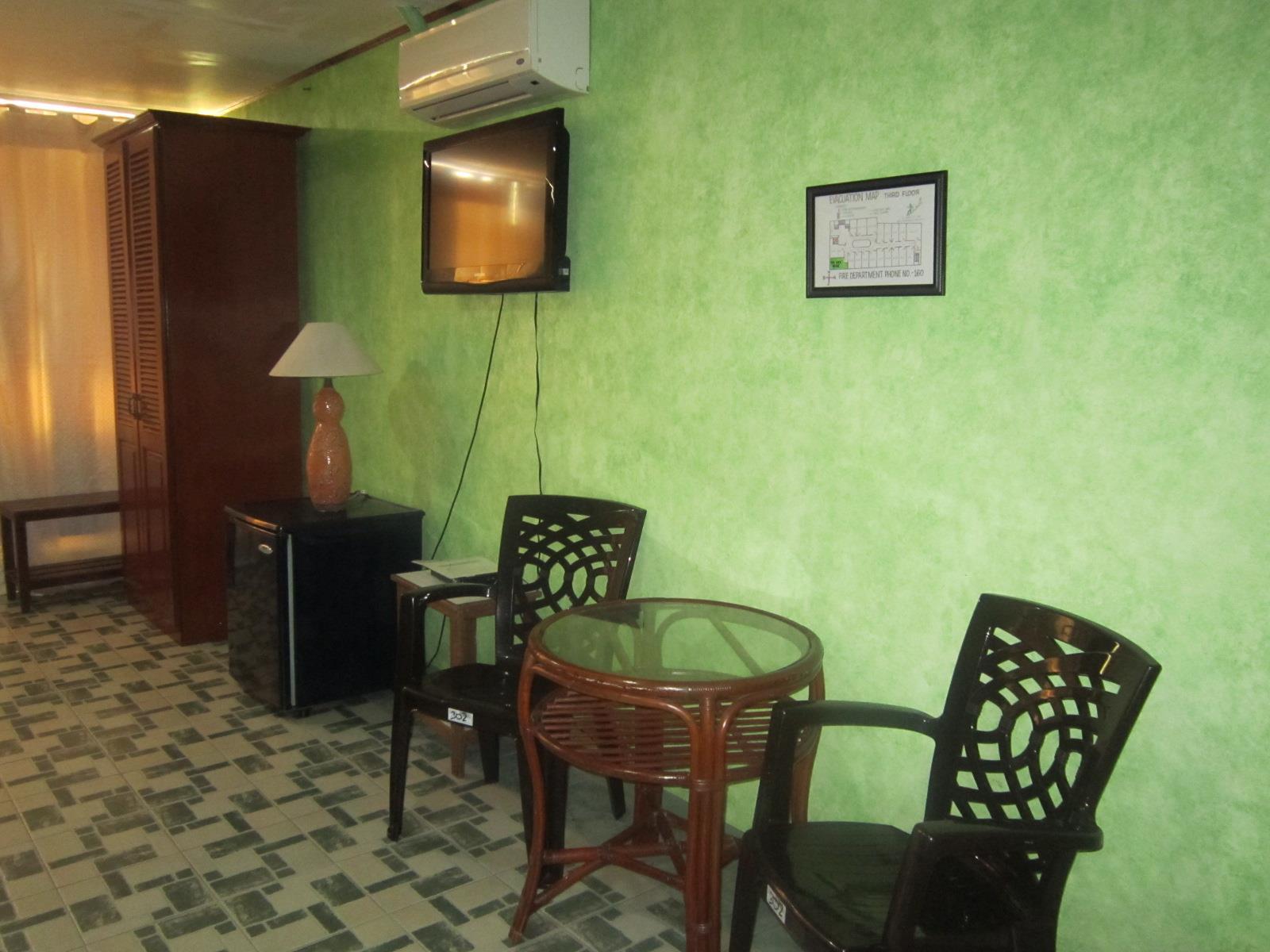 Plaza Maria Luisa Suites Inn 19/38