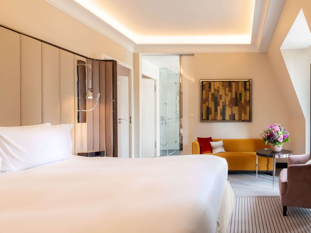 PRESTIGE, SUITE, KING BED