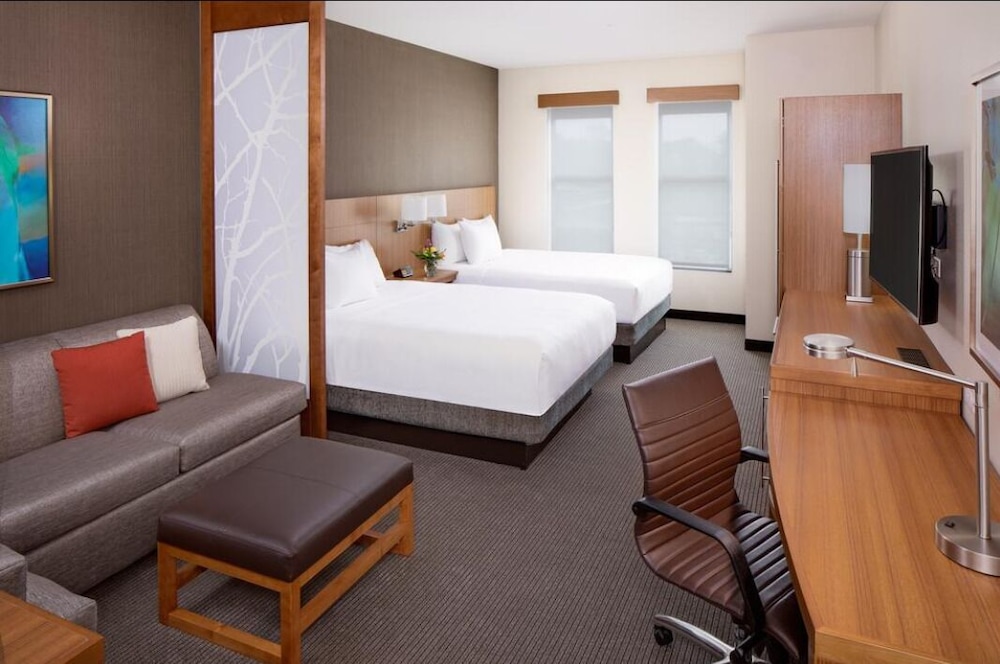 ROOM, 2 QUEEN BEDS, SOFA
