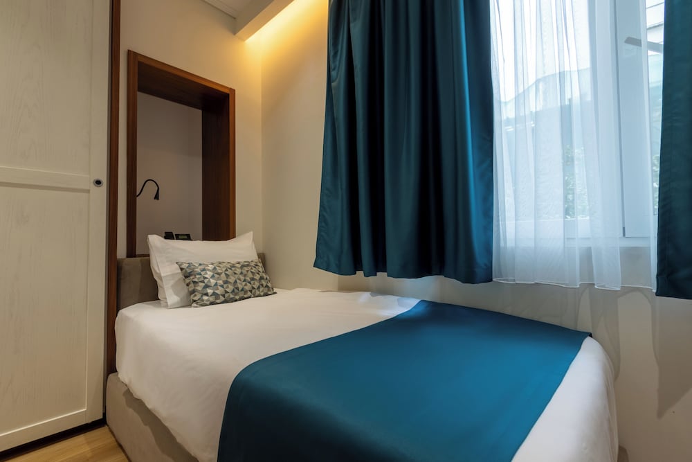 ROOM, SINGLE, SMALL