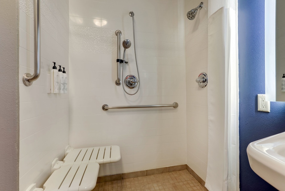Best Western Plus Las Colinas Inn & Suites 57/58