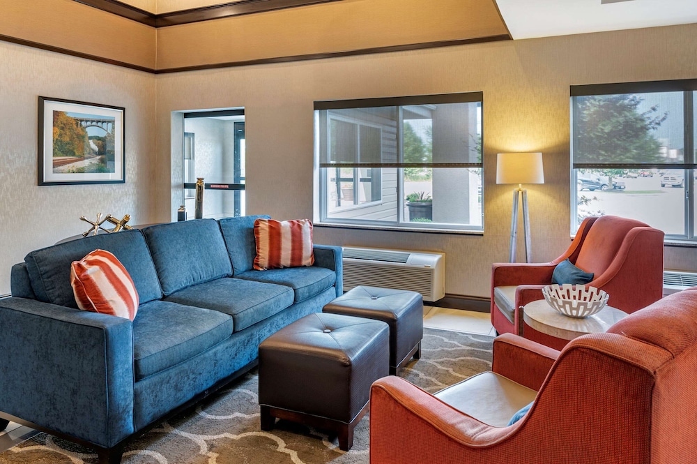 Comfort Suites Columbus West- Hilliard 33/46